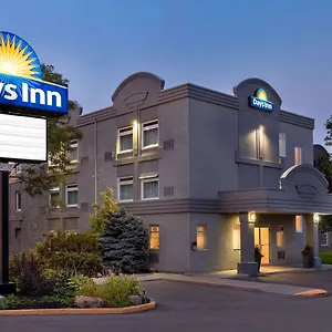 Hotel Days By Wyndham Toronto West ***