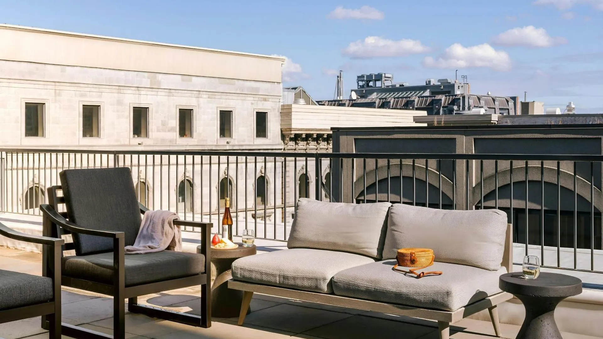 Sonder By Marriott Bonvoy Penny Lane Apartments Old Montreal Aparthotel